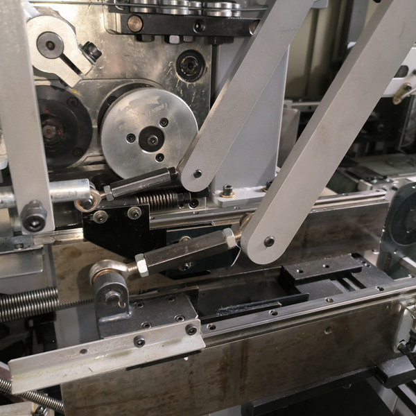 Servo Control ที่นอนสปริงแกนสายการผลิต 100 สปริง/นาที