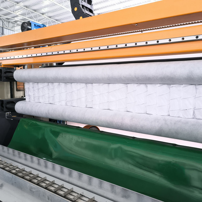 เครื่องประกอบพ็อกเก็ตสปริงประสิทธิภาพสูง 6.5KW 5-6 สาย / เอาต์พุตขั้นต่ำ